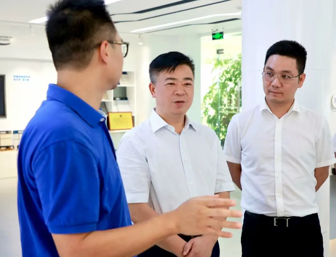 秦國良調(diào)研重點(diǎn)企業(yè) 加快轉(zhuǎn)型升級，助推高質(zhì)量發(fā)展轉(zhuǎn)向涂料制造新高地